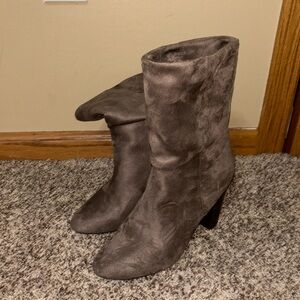Like new grey boots